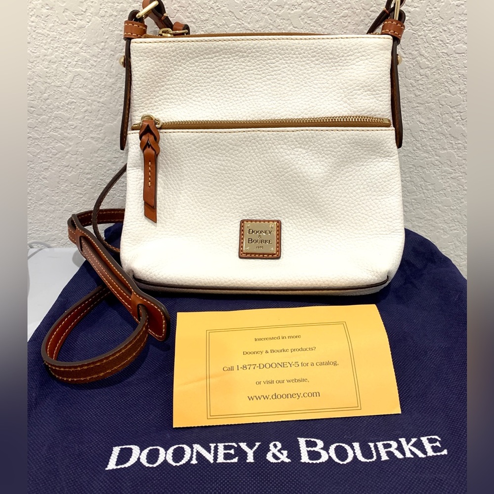NWOT Dooney & Bourke Crossbody pebble grain - dust bag included